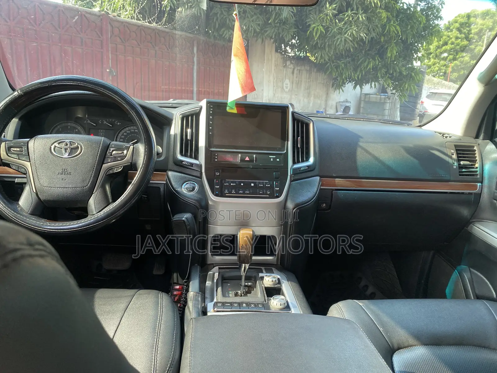 Toyota Land Cruiser 5.7 V8 2013 Black