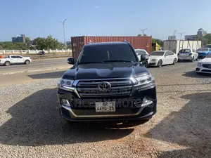 Toyota Land Cruiser 5.7 V8 2013 Black