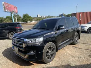 Toyota Land Cruiser 5.7 V8 2013 Black