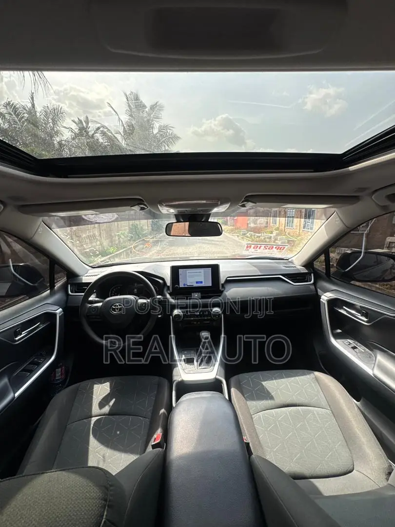 Toyota RAV4 XLE AWD 2023 Gray