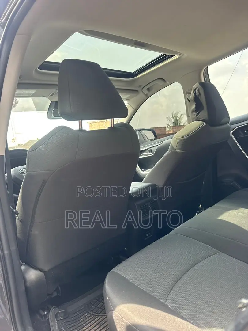 Toyota RAV4 XLE AWD 2023 Gray
