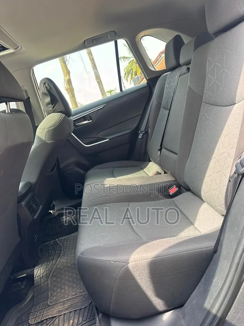 Toyota RAV4 XLE AWD 2023 Gray