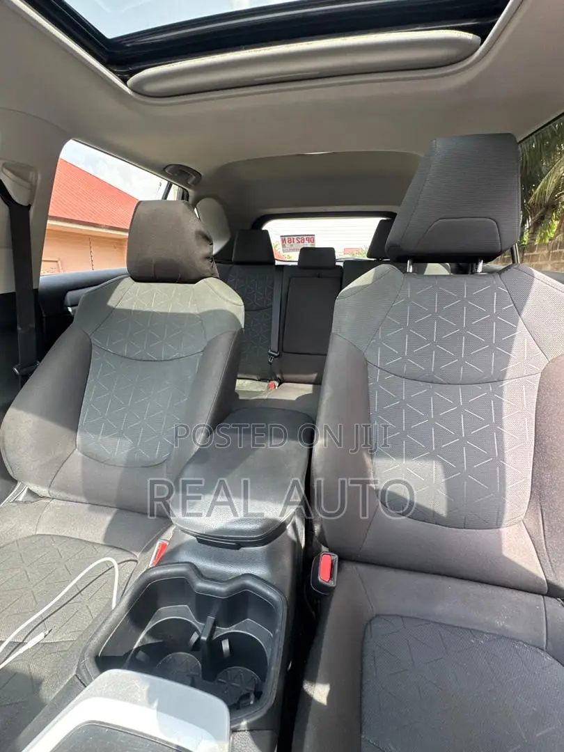 Toyota RAV4 XLE AWD 2023 Gray