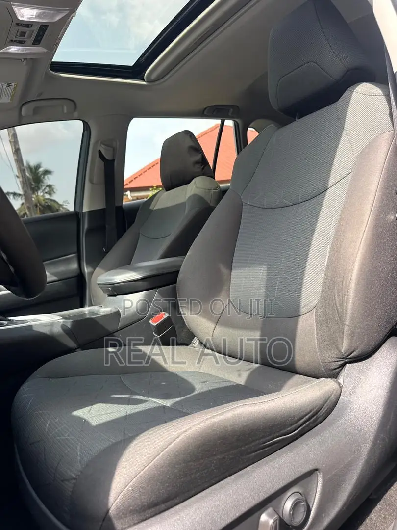 Toyota RAV4 XLE AWD 2023 Gray