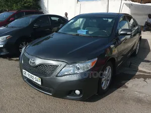 Toyota Camry SE 4dr Sedan (2.5L 4cyl 6A) 2011 Gray