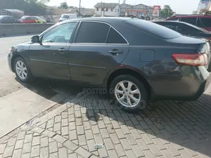 Toyota Camry SE 4dr Sedan (2.5L 4cyl 6A) 2011 Gray