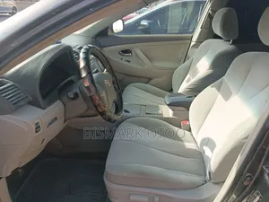 Toyota Camry SE 4dr Sedan (2.5L 4cyl 6A) 2011 Gray