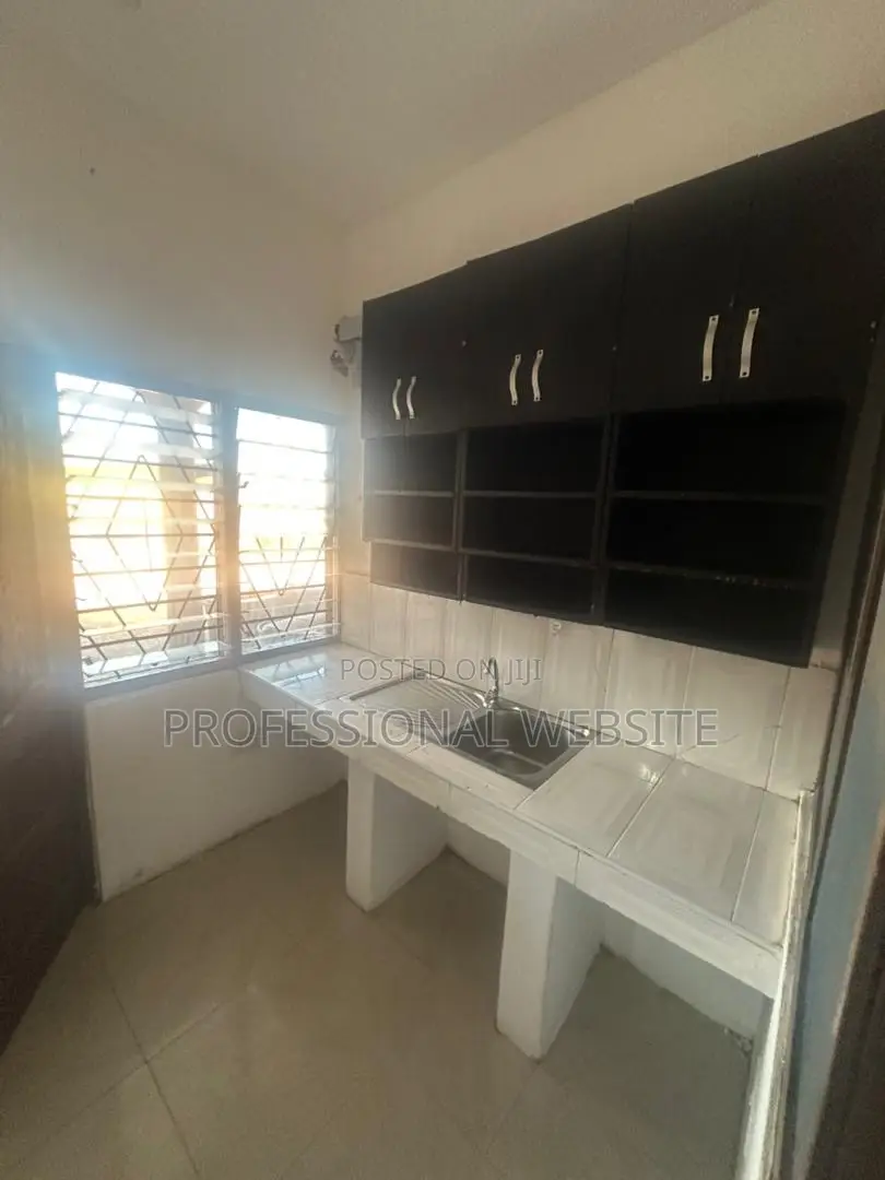 1bdrm Apartment in School Junction for rent