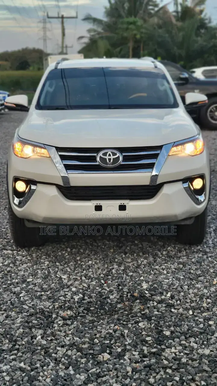 Toyota Fortuner 2.7 AWD 2019 White