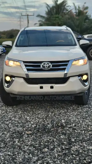 Toyota Fortuner 2.7 AWD 2019 White
