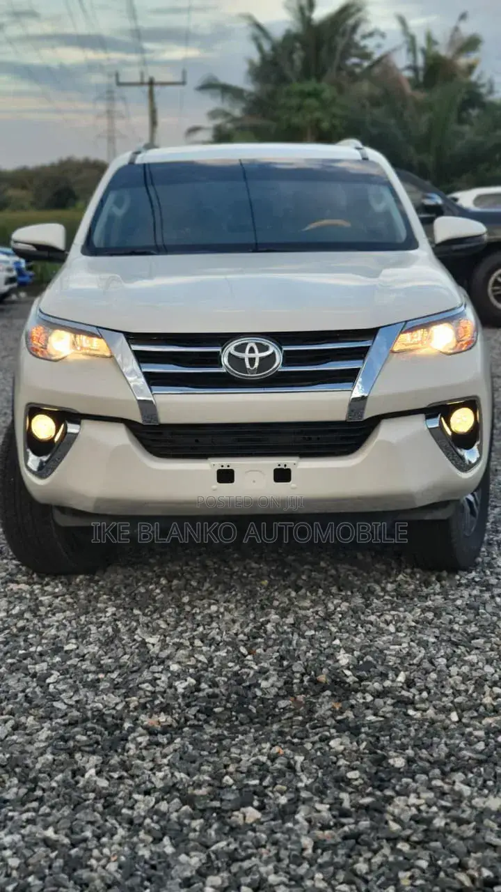 Toyota Fortuner 2.7 AWD 2019 White