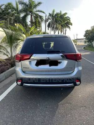 Mitsubishi Outlander SE FWD 2016 Silver