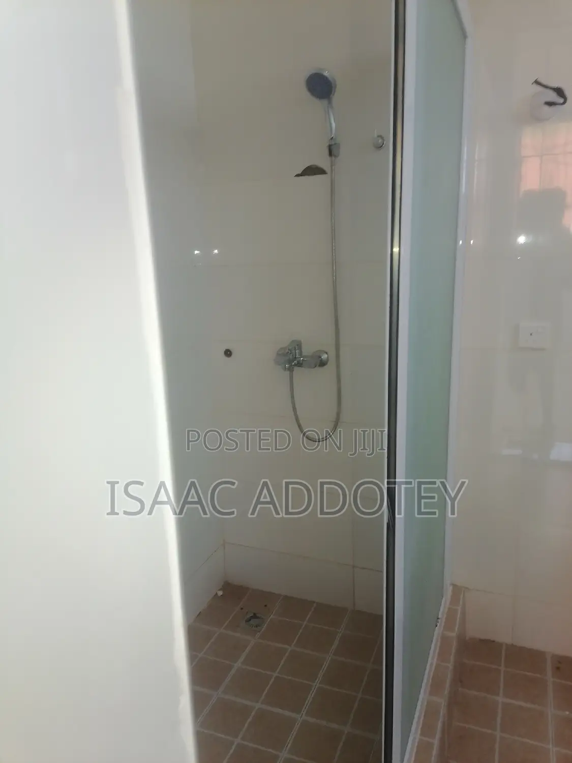 3bdrm Apartment in Sakumono Estate, Baatsona Total for rent