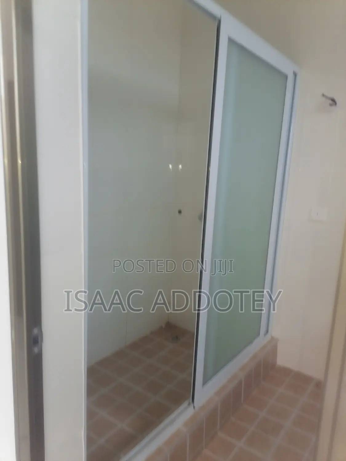 3bdrm Apartment in Sakumono Estate, Baatsona Total for rent