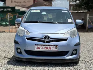 Toyota Verso 2013 Blue