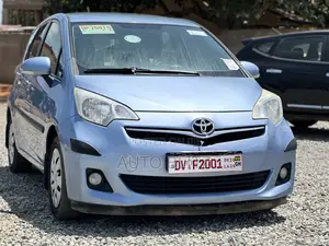 Toyota Verso 2013 Blue