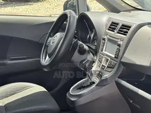 Toyota Verso 2013 Blue