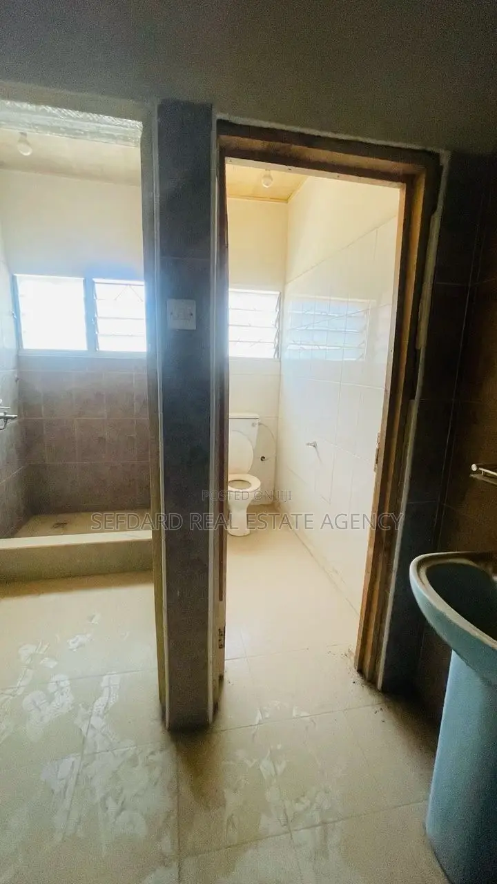 4bdrm House in Sefdard Properties, Amasaman for sale