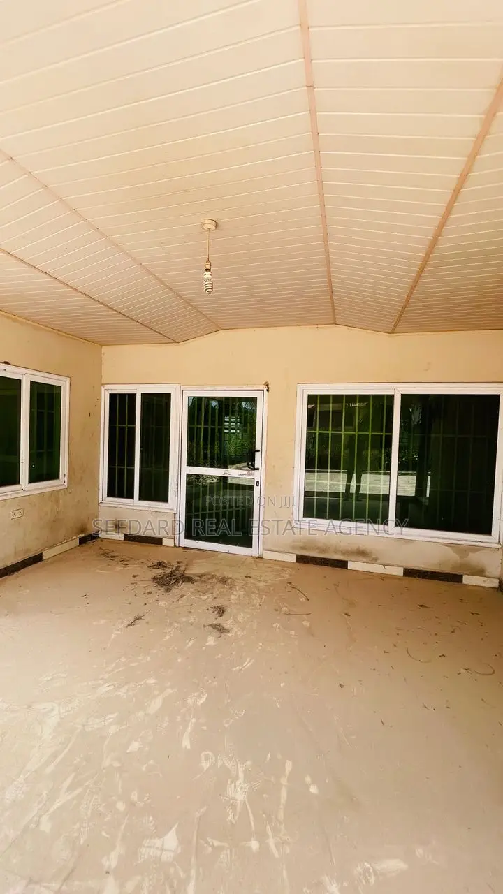 4bdrm House in Sefdard Properties, Amasaman for sale