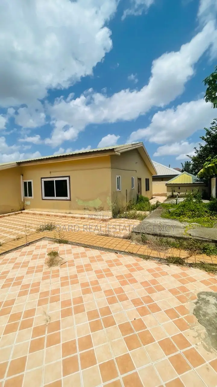 4bdrm House in Sefdard Properties, Amasaman for sale