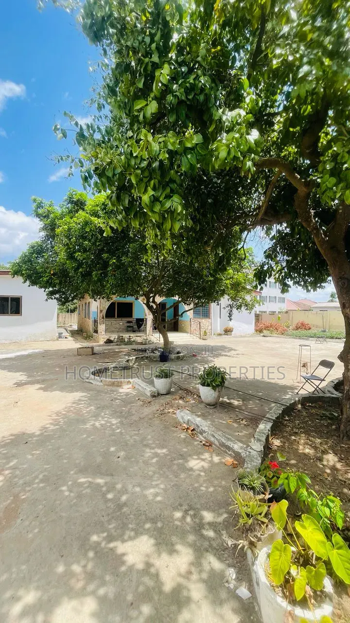 3bdrm Apartment in Amasaman Satellite for rent