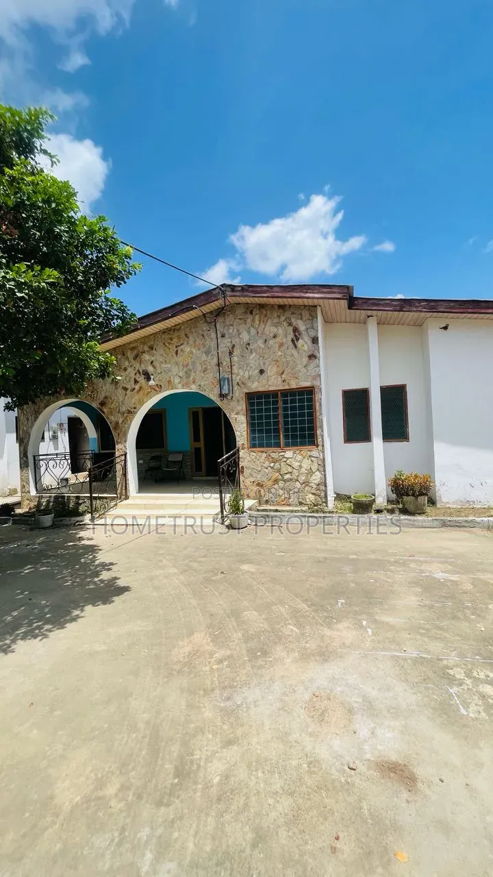 3bdrm Apartment in Amasaman Satellite for rent