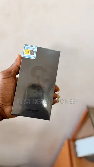 New Samsung Galaxy S22 5G 256 GB Gold