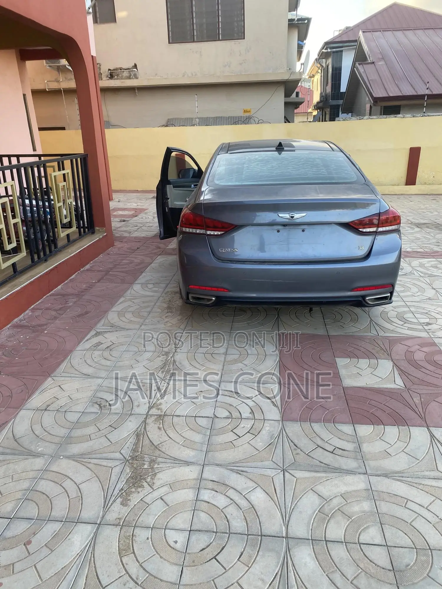 Hyundai Genesis 3.8 AWD 2016 Gray