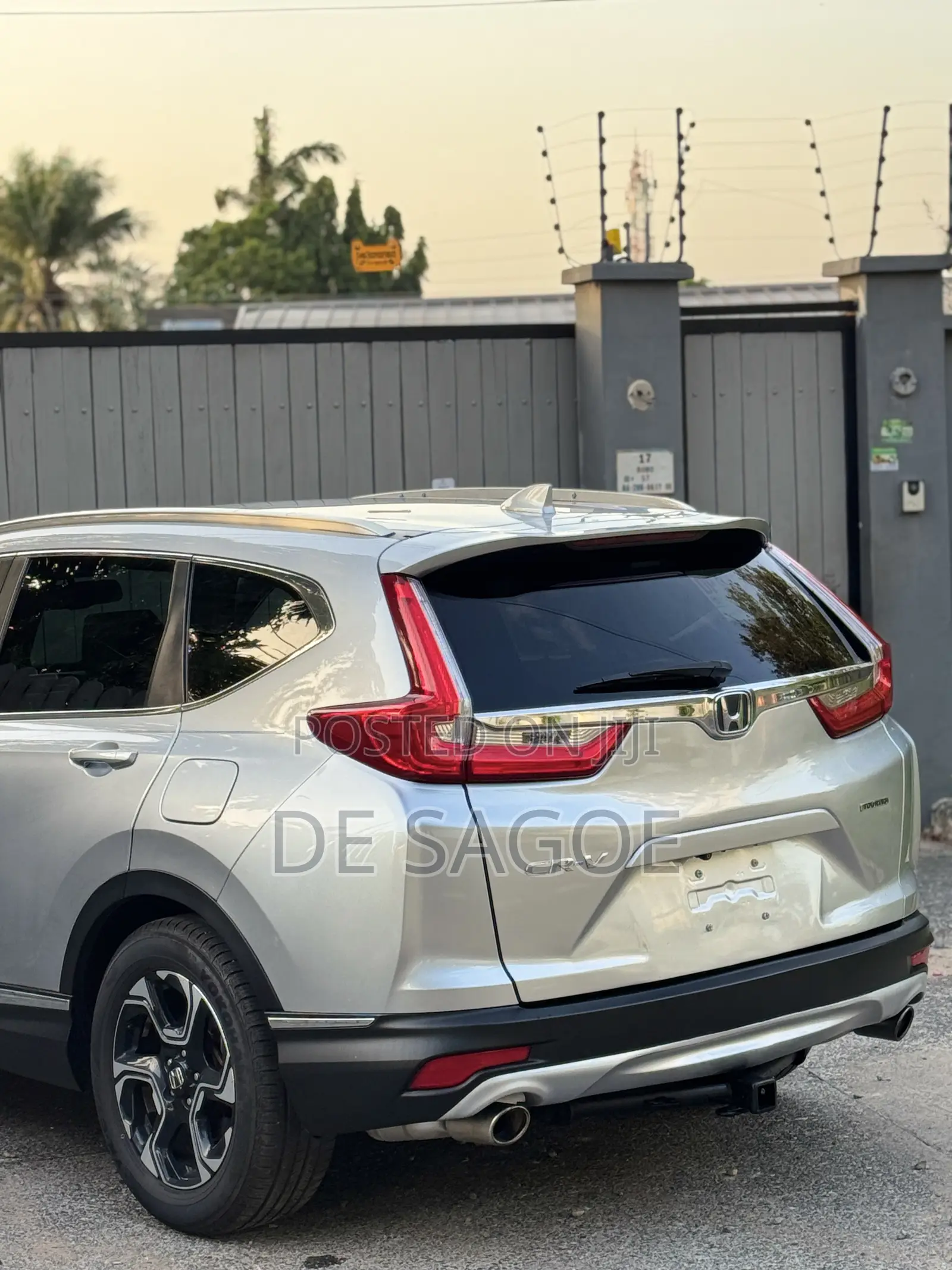 Honda CR-V Touring 4dr SUV AWD (1.5L 4cyl CVT) 2017 Gray