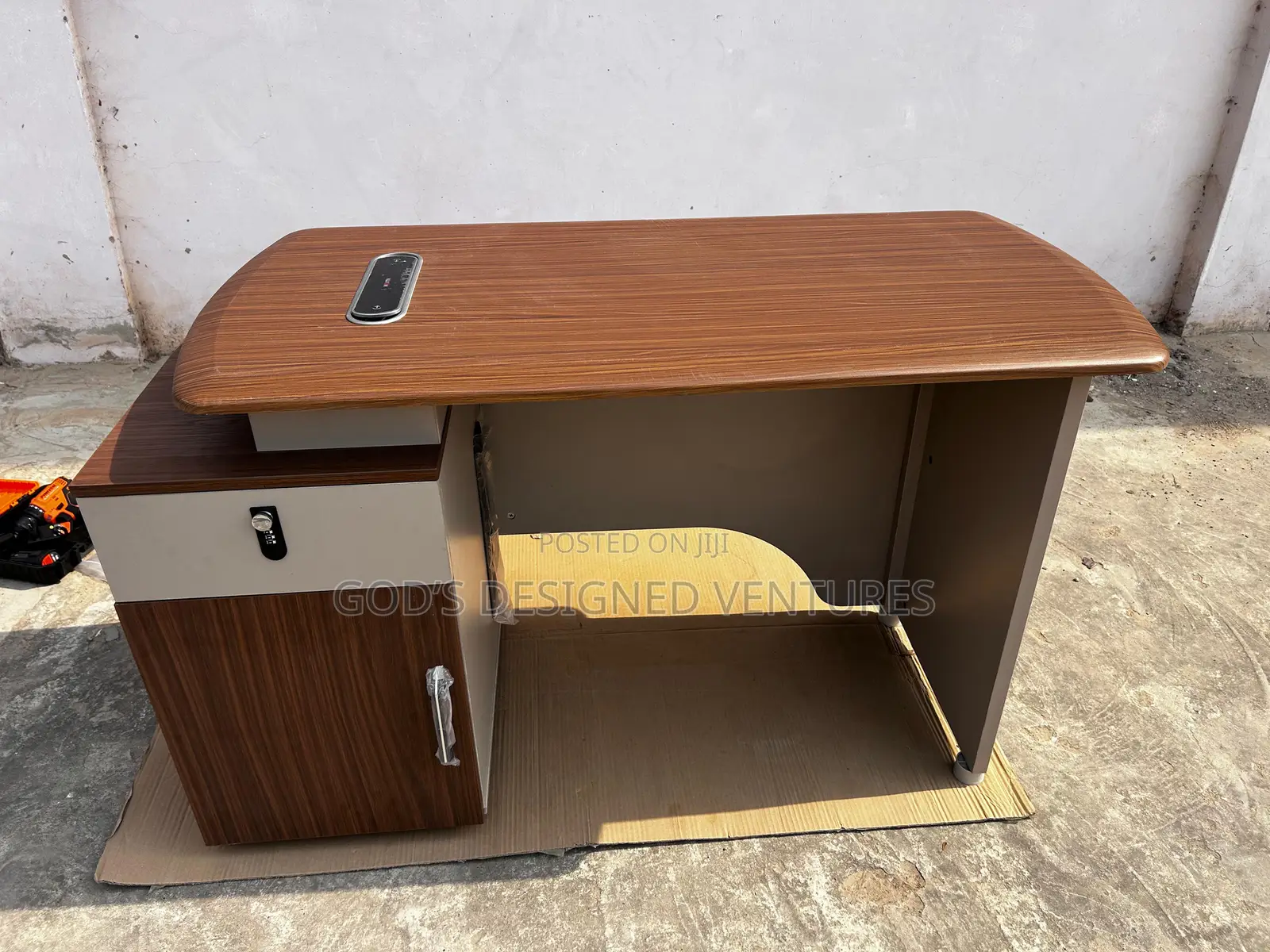 Strong and Solid 1.4m Office Table With Safe