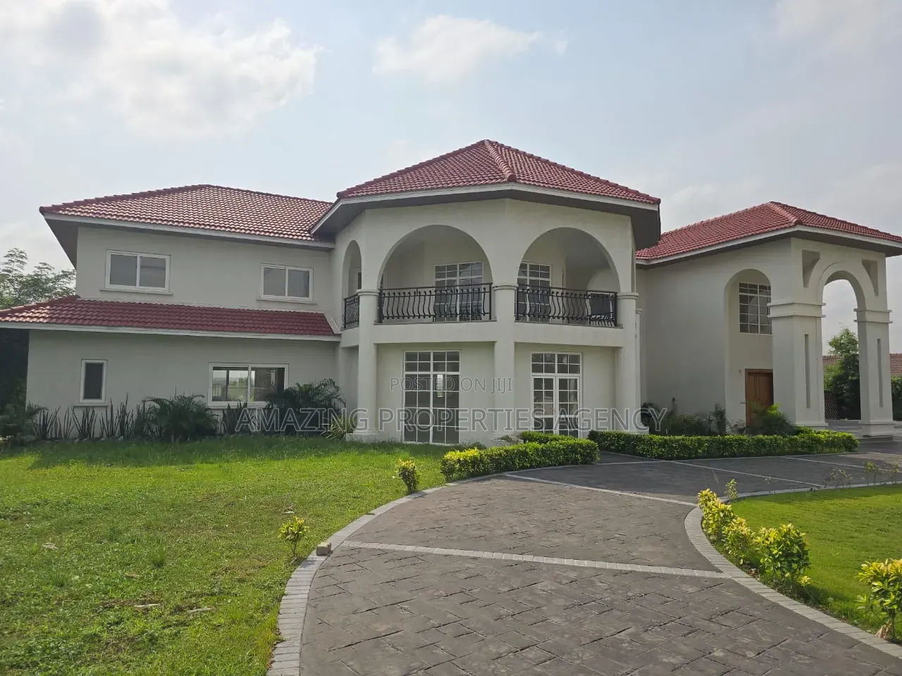 6bdrm House in East Legon, A&C Mall Area for sale