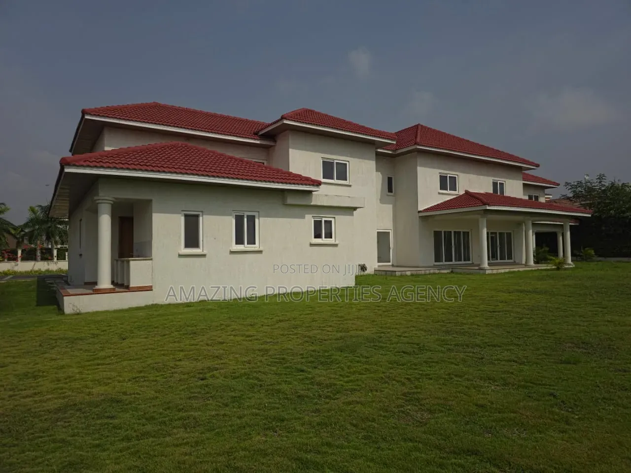 6bdrm House in East Legon, A&C Mall Area for sale