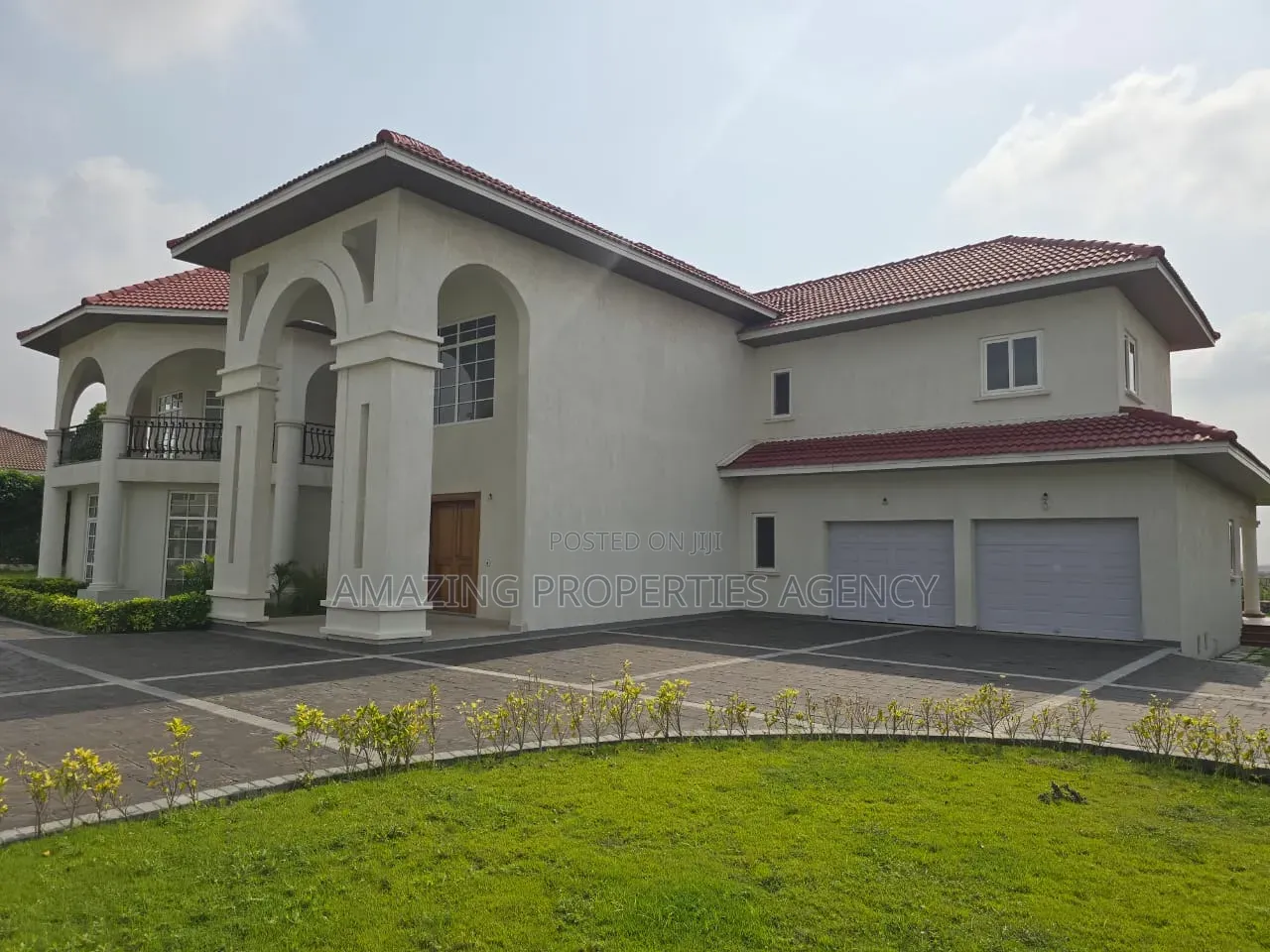 6bdrm House in East Legon, A&C Mall Area for sale
