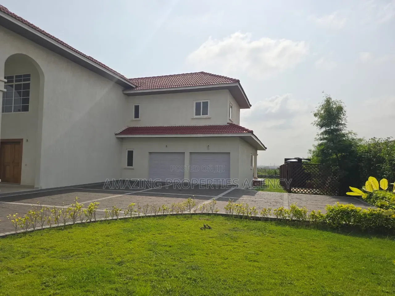 6bdrm House in East Legon, A&C Mall Area for sale