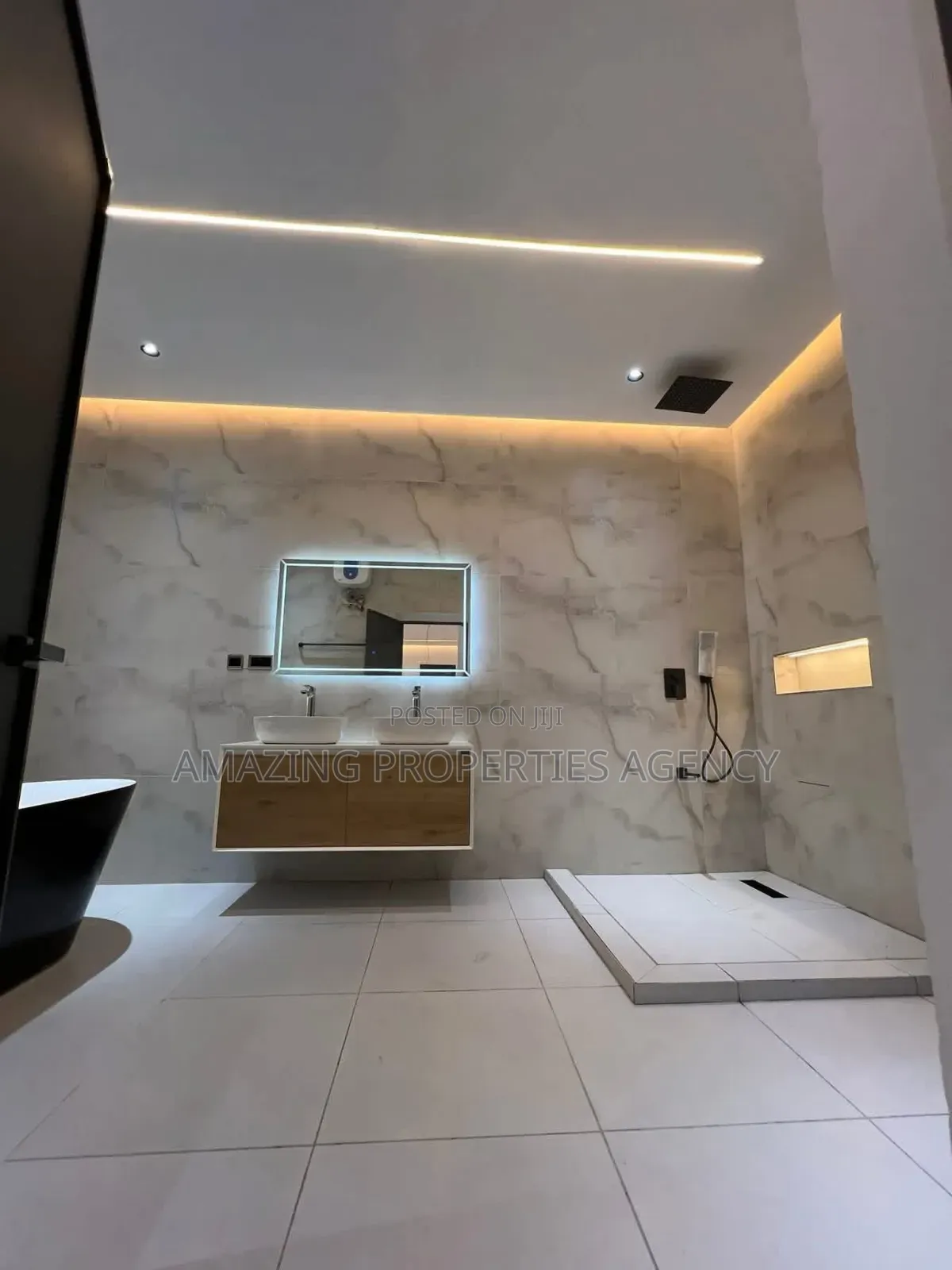 6bdrm House in East Legon, A&C Mall Area for sale