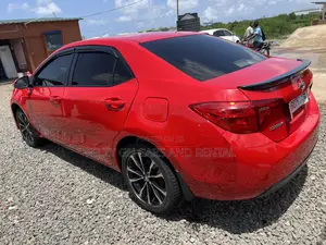 Toyota Corolla SE (1.8L 4cyl 6M) 2018 Red