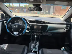 Toyota Corolla SE (1.8L 4cyl 6M) 2018 Red