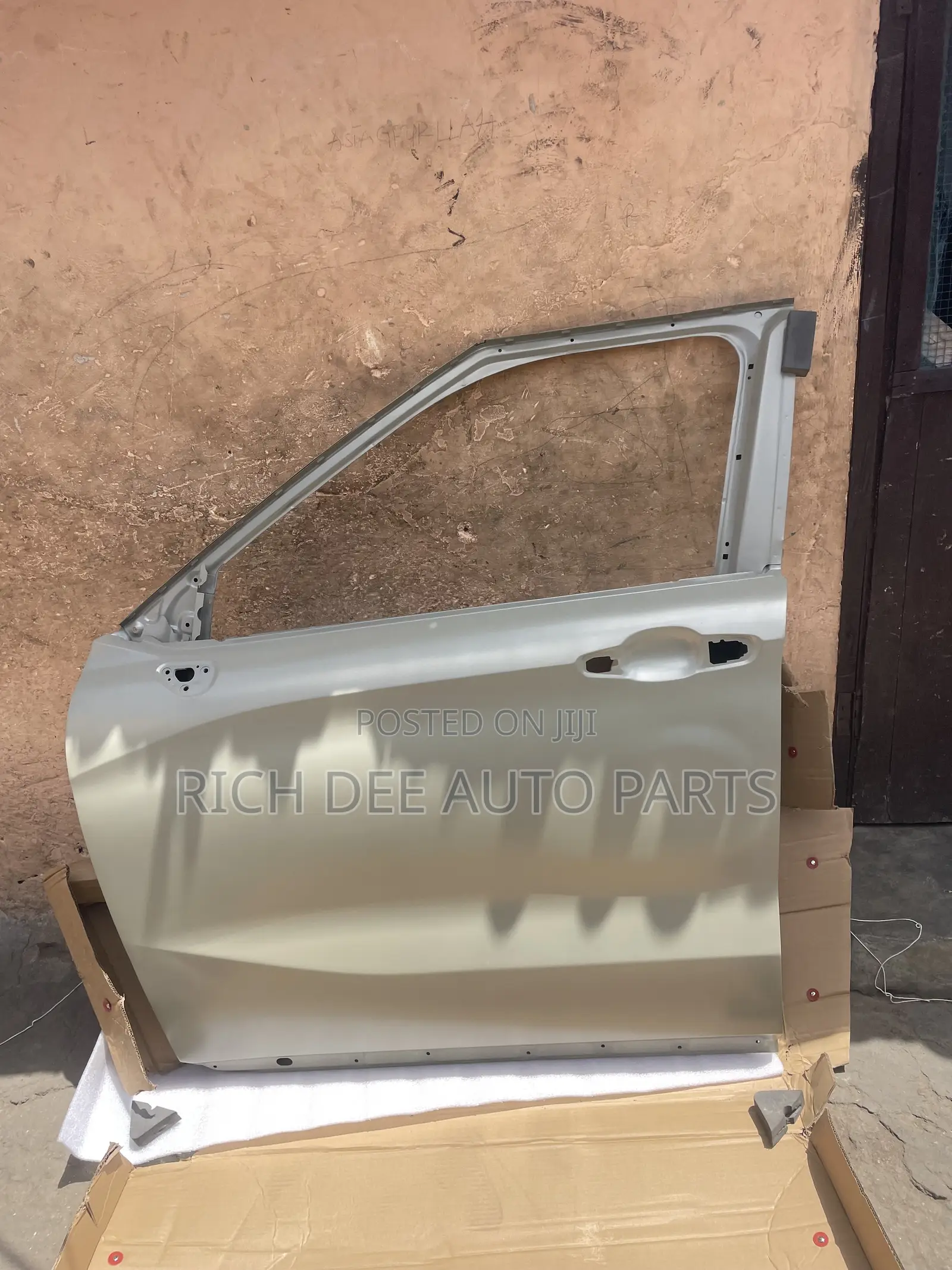 Mitsubishi Outlander Front Doors Right and Left 2022, 2023, 2024, 2025