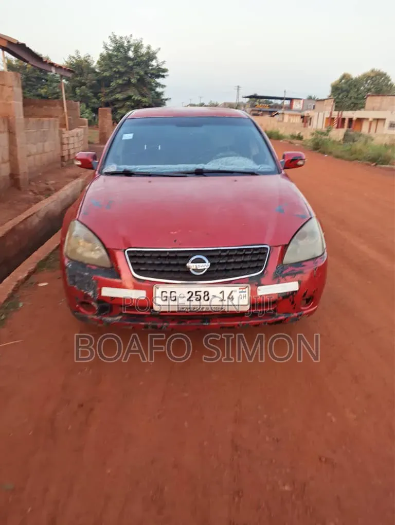 Nissan Altima 2002 Red