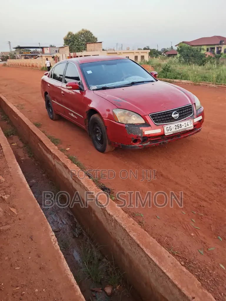 Nissan Altima 2002 Red