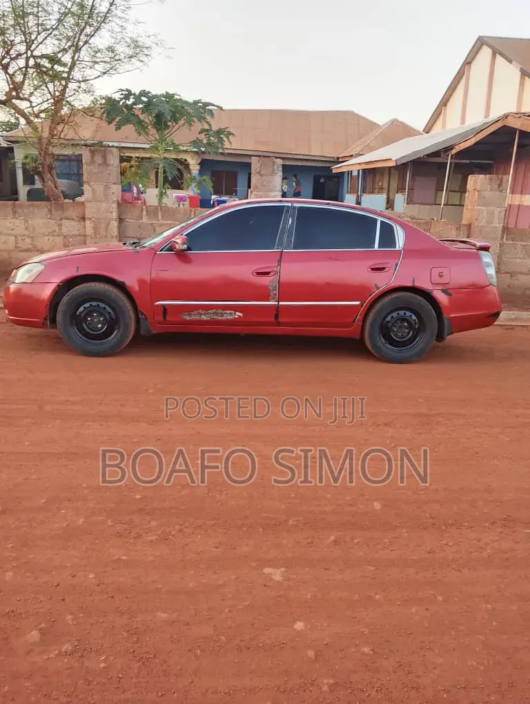 Nissan Altima 2002 Red