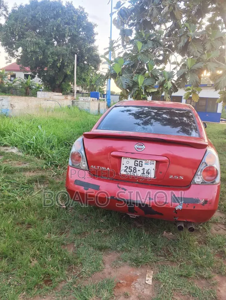 Nissan Altima 2002 Red