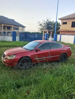 Nissan Altima 2002 Red