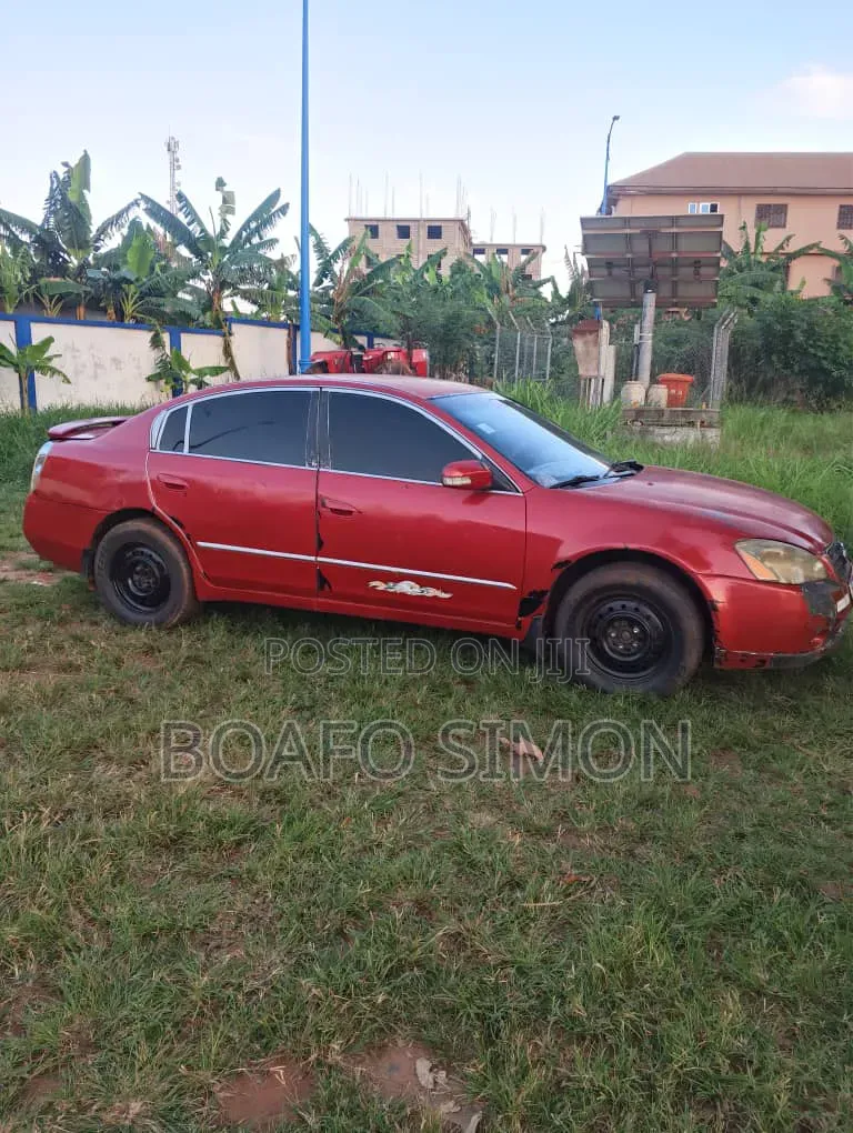Nissan Altima 2002 Red