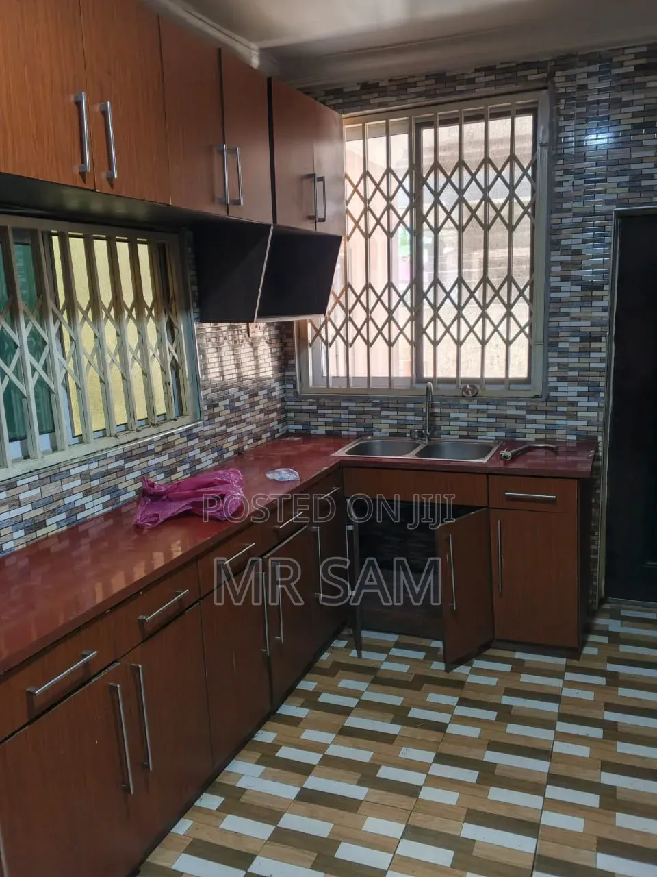 8bdrm House in Sam Properties, West Hills Mall Area for rent