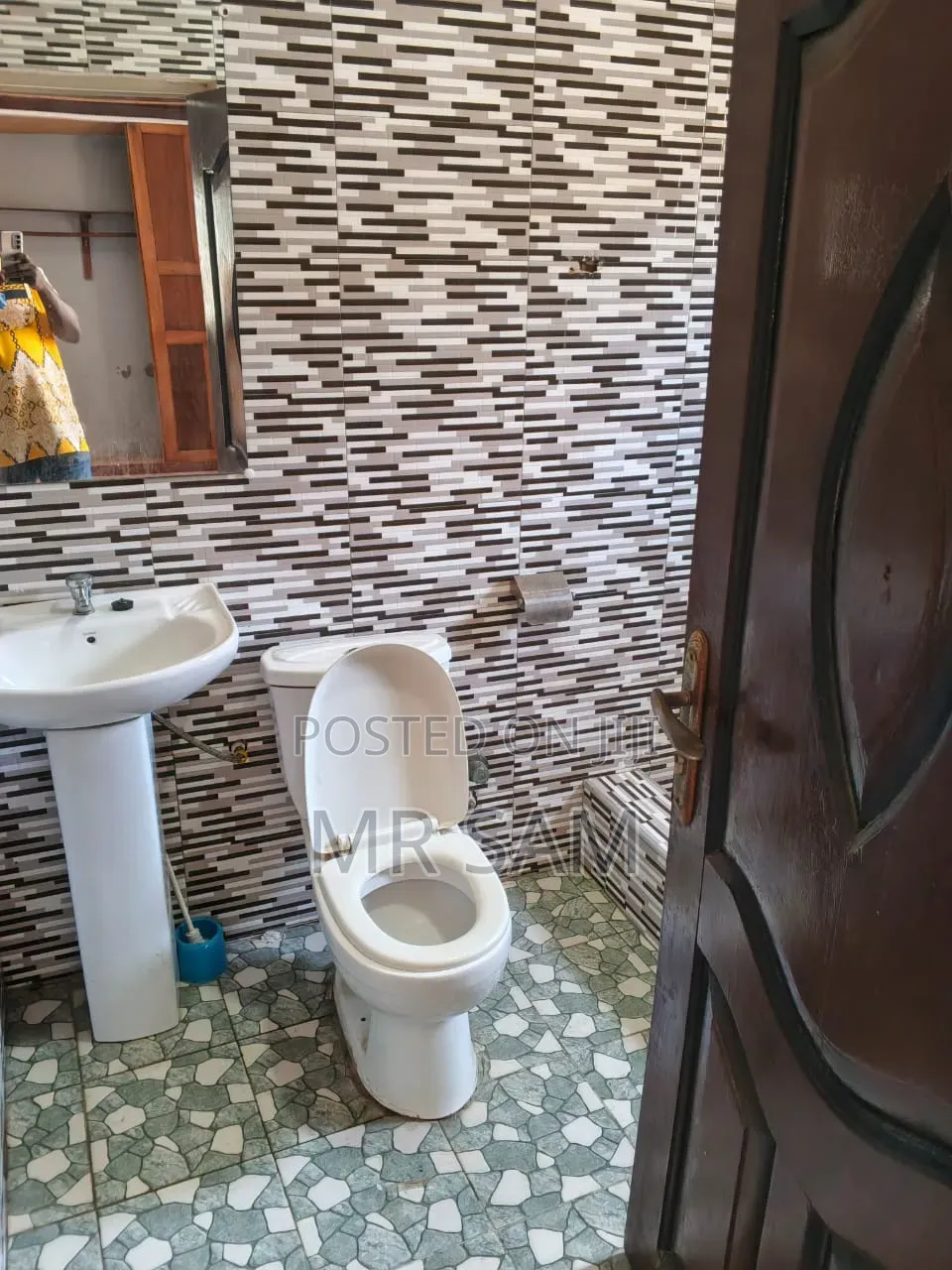 8bdrm House in Sam Properties, West Hills Mall Area for rent