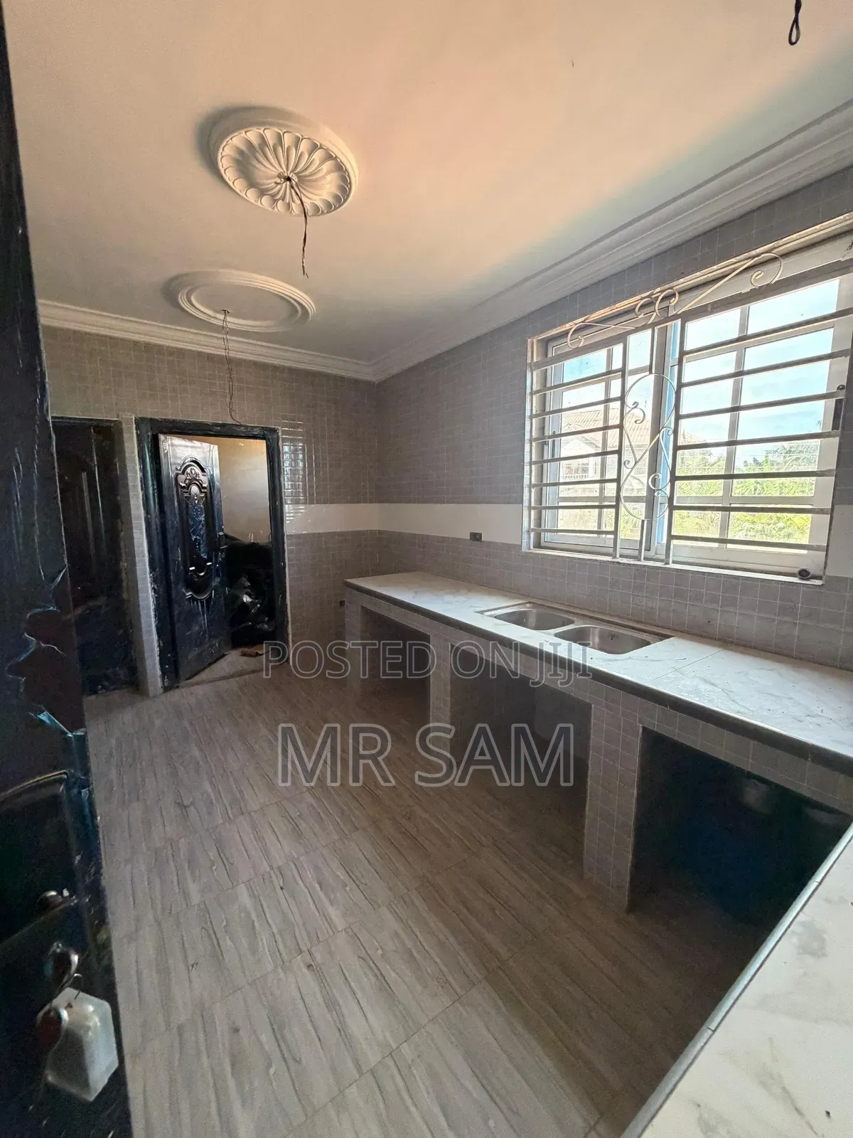 8bdrm House in Sam Properties, West Hills Mall Area for sale