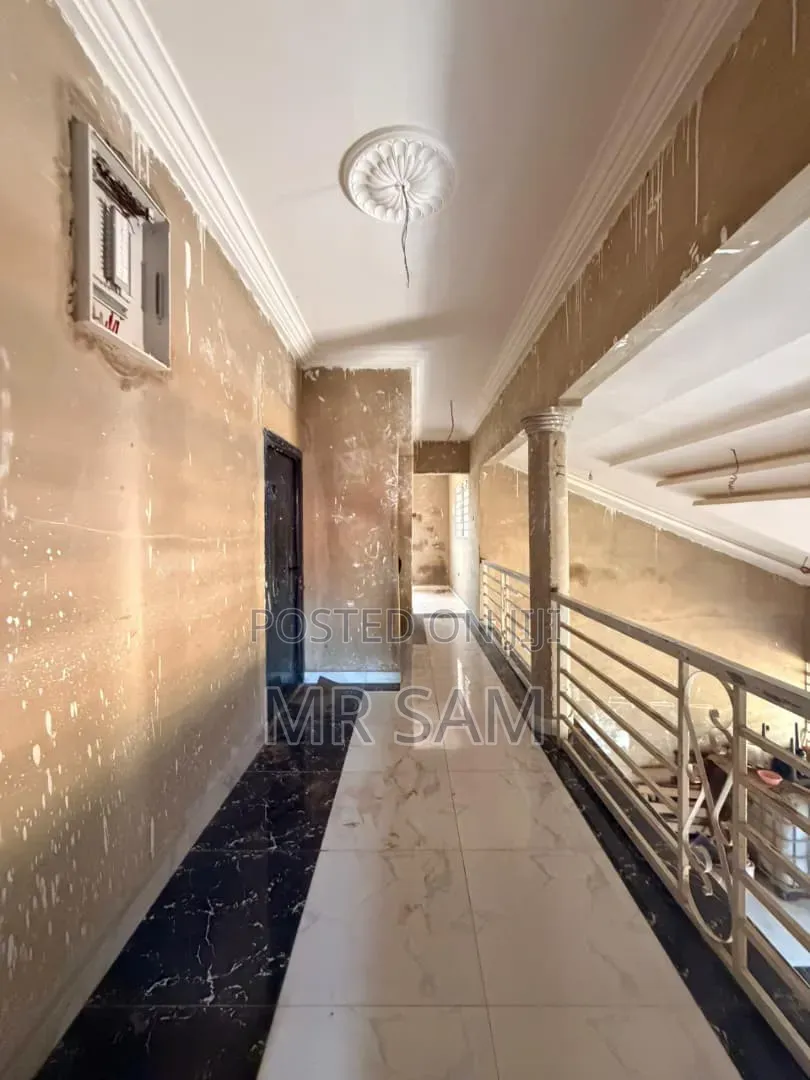 8bdrm House in Sam Properties, West Hills Mall Area for sale