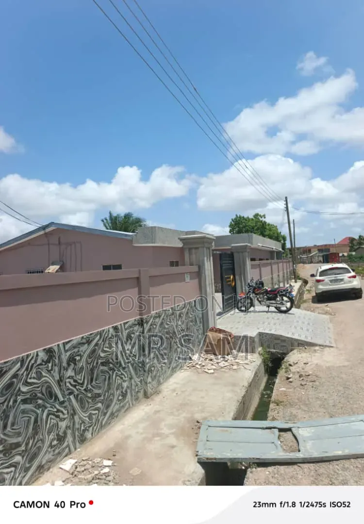 10bdrm House in Sam Properties, New Market for sale