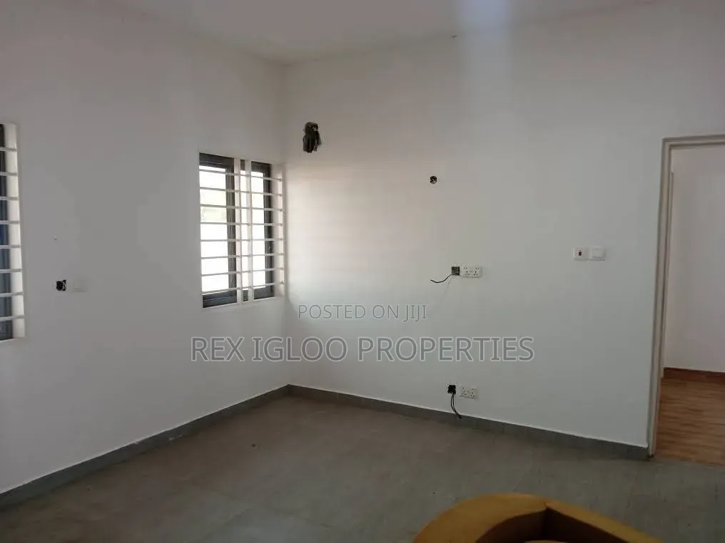 6bdrm House in Prampram for sale